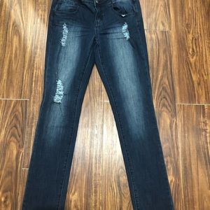 Destructed skinny jeans size 7